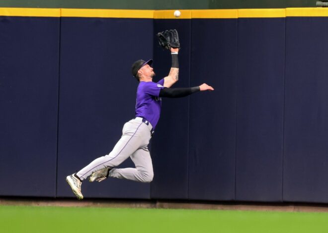 Brenton Doyle dari Rockies memenangkan Penghargaan Sarung Tangan Emas NL Rawlings ke-2 berturut-turut