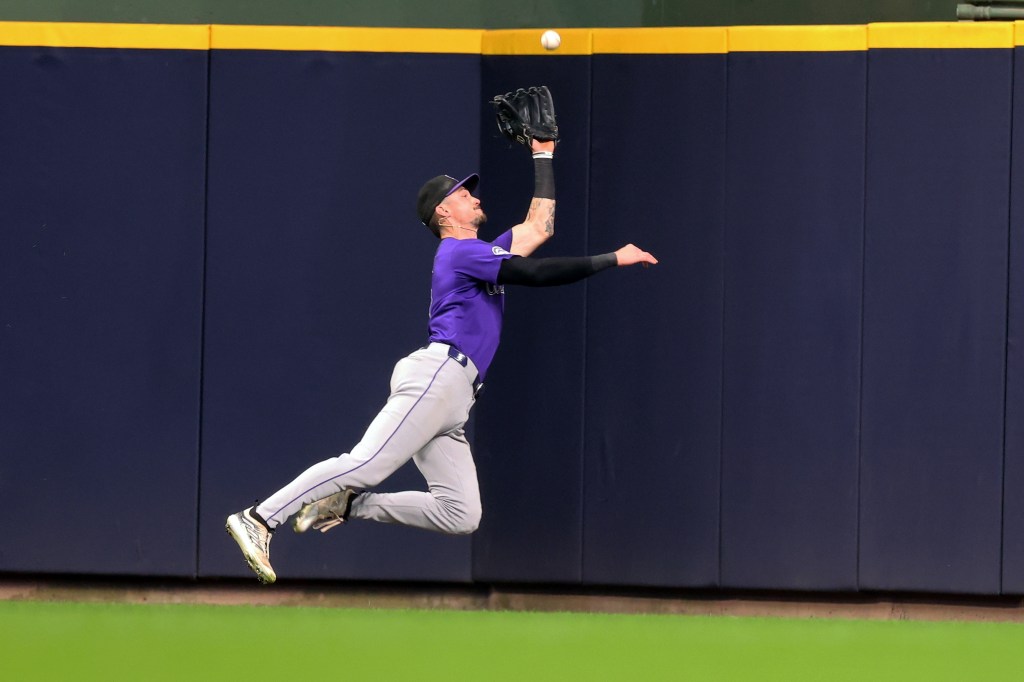 Brenton Doyle dari Rockies memenangkan Penghargaan Sarung Tangan Emas NL Rawlings ke-2 berturut-turut