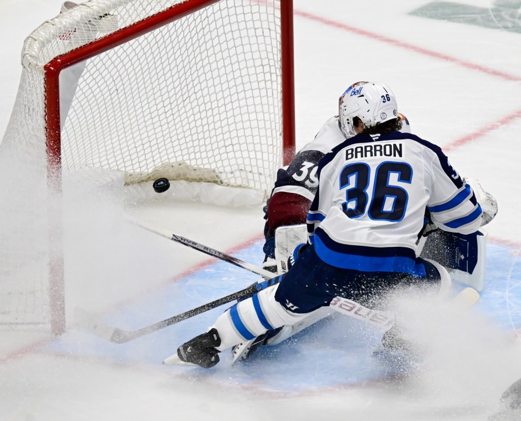 Longsoran jatuh ke tangan Winnipeg Jets 17 detik memasuki perpanjangan waktu