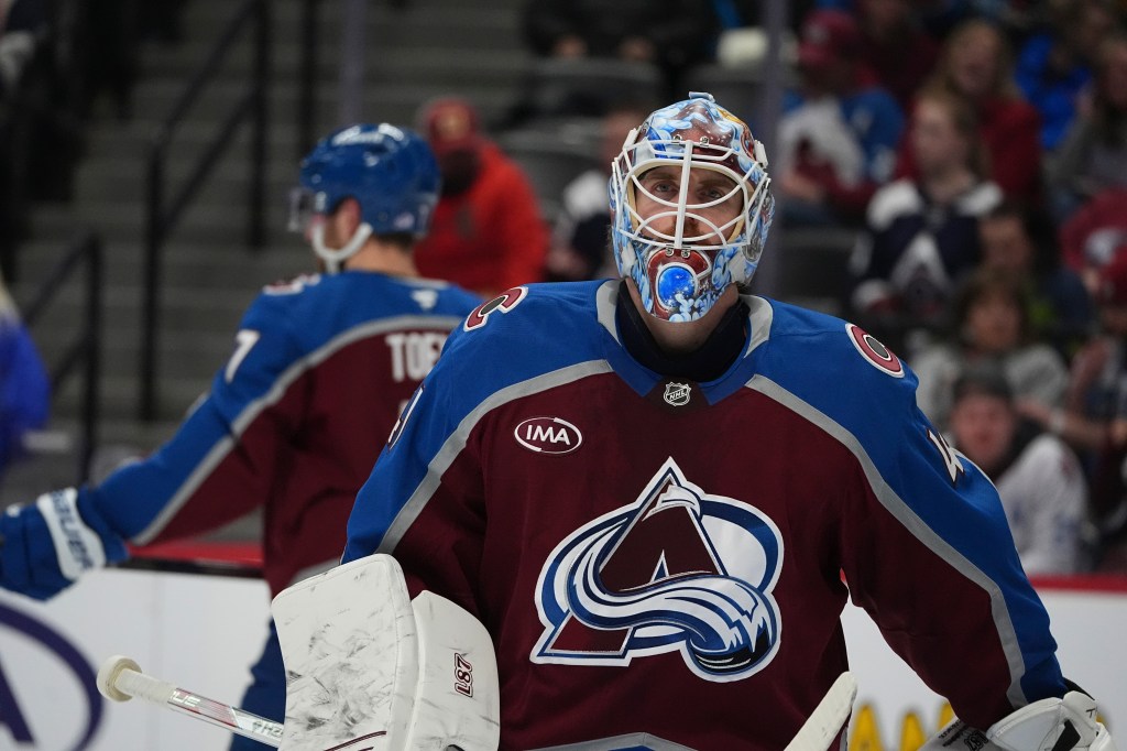 Jared Bednar dari Avalanche mencetak gol setelah cedera Scott Wedgewood: Tidak masuk akal