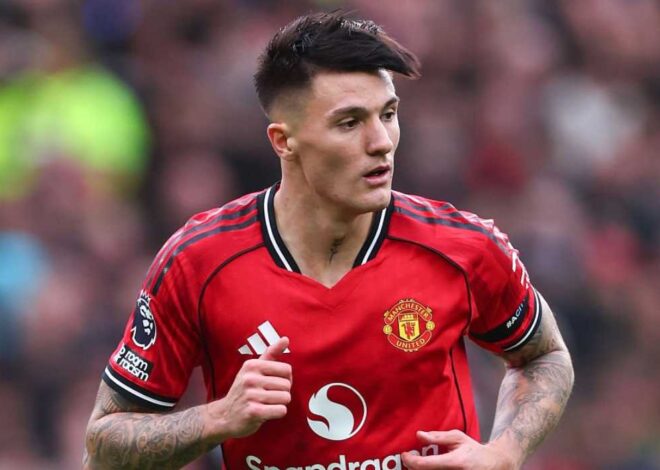 Dua keputusan transfer Manchester United dinilai justru merugikan para pemainnya