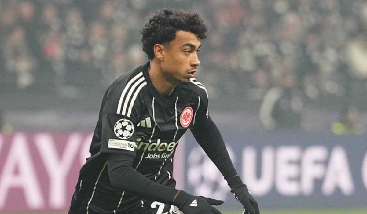 Duo Bundesliga itu menjadi target utama Barcelona untuk membantu merombak lini belakang