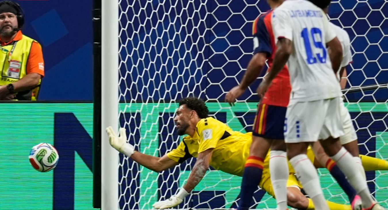 Setelah 18 tembakan dilepaskan, Spanyol masih belum mampu mendobrak Tanjung Verde